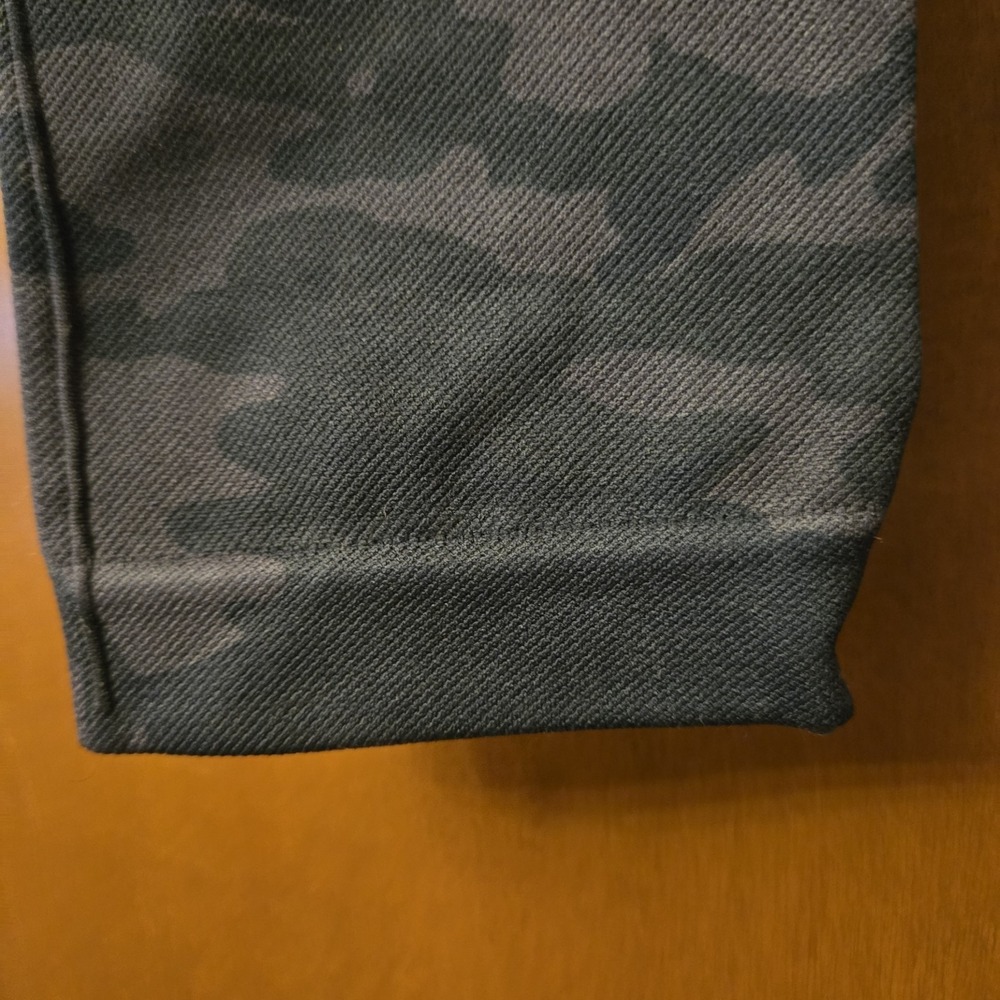 SPANX Look At Me Now Seamless Leggings Dark Camo Size Medium EUC Worn Once - Picture 5 of 8